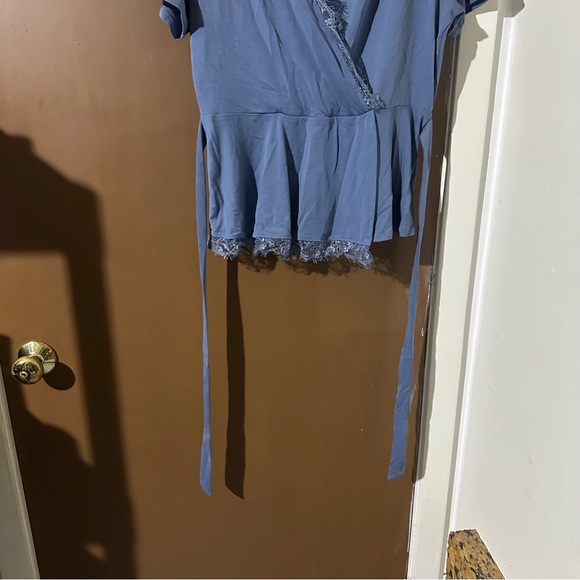 Lace Blouse w/ tie - Picture 3 of 3